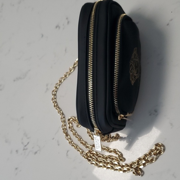💖AUTHENTIC VERSACE NEOPRENE POUCH CONVERTED IN A CROSSBODY 💖 - Picture 4 of 7